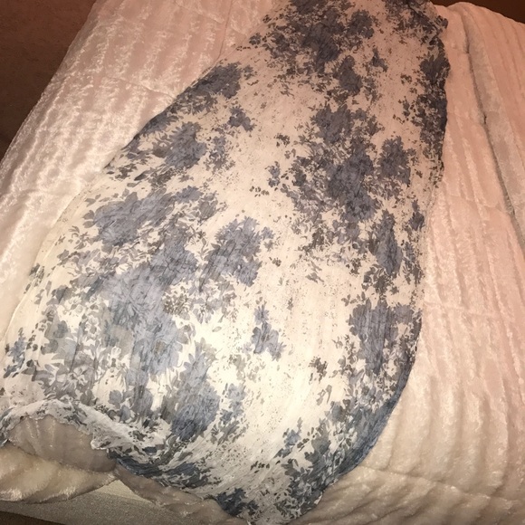 Scarves - Picture 5 of 8